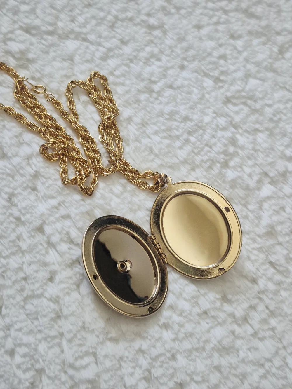 Vintage Gold Tone Oval Filigree Painted Cameo Locket Necklace